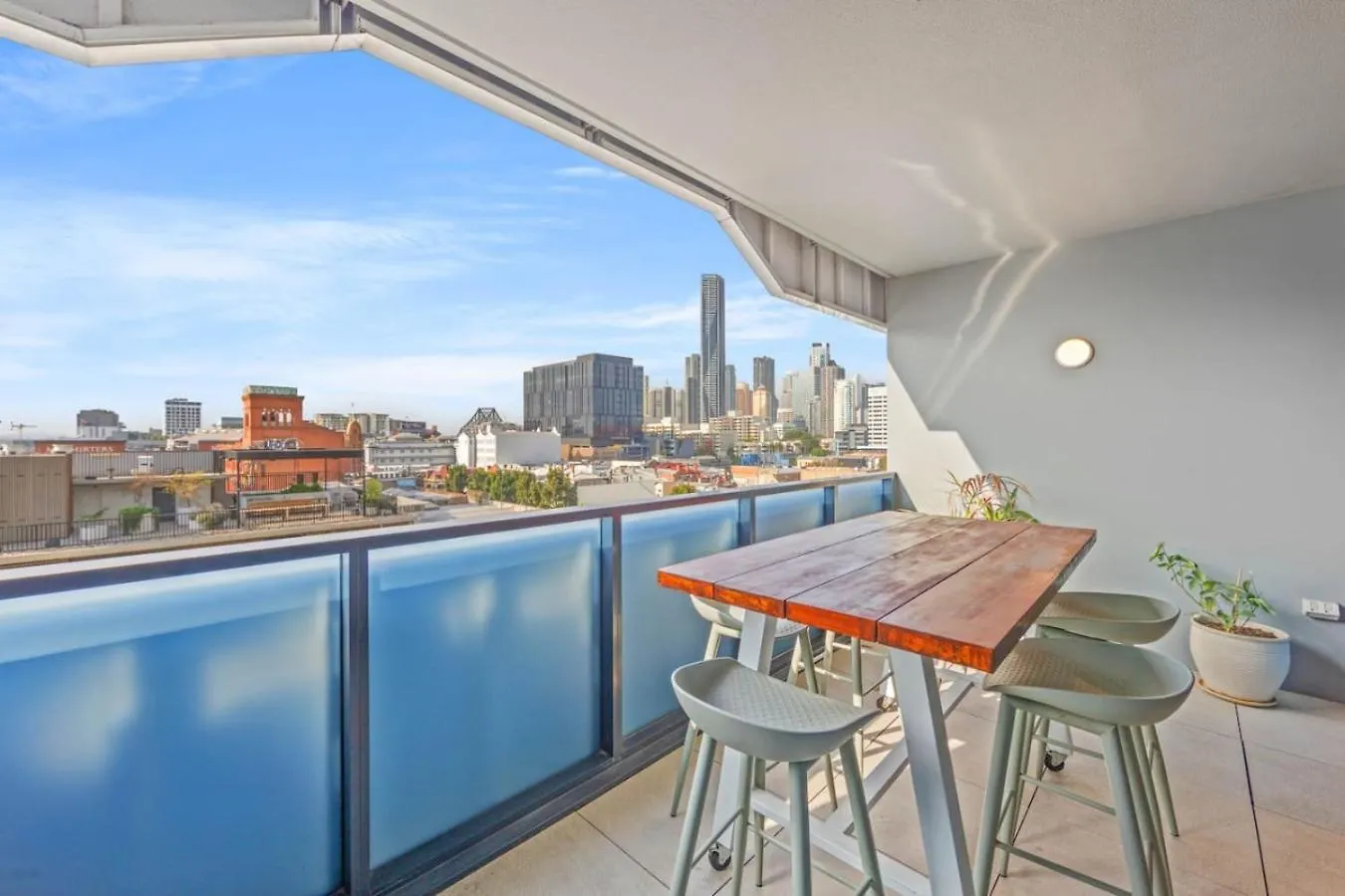 Family Friendly 3 Bedroom Apt W Car Park Brisbane
